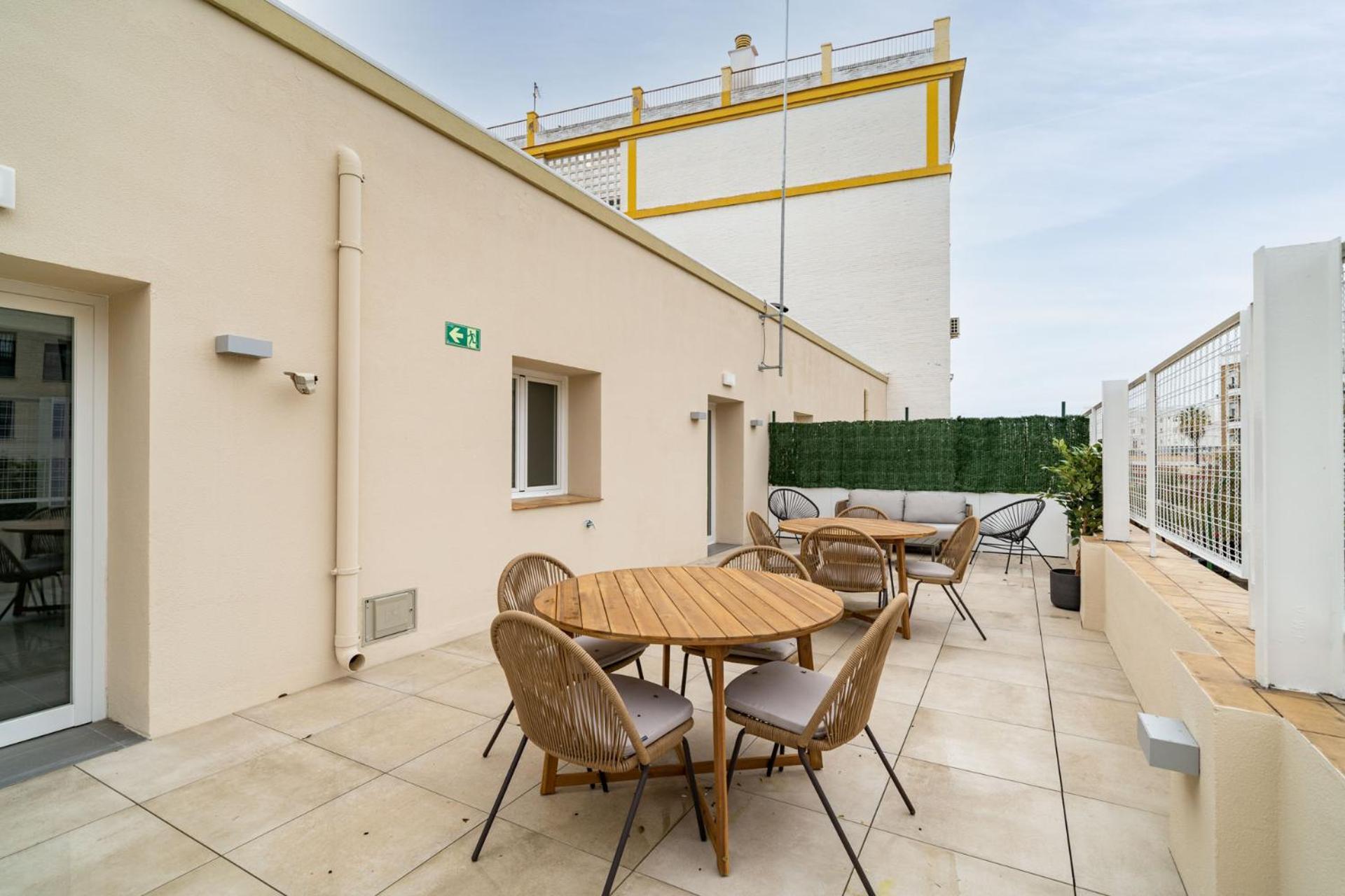 Limehome Sevilla Ronda De Capuchinos Exterior foto